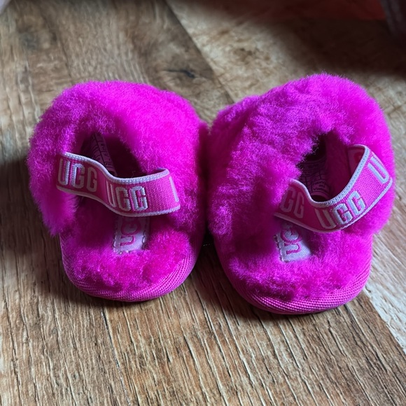 0/1 New Baby Ugg Sandals - Picture 4 of 6